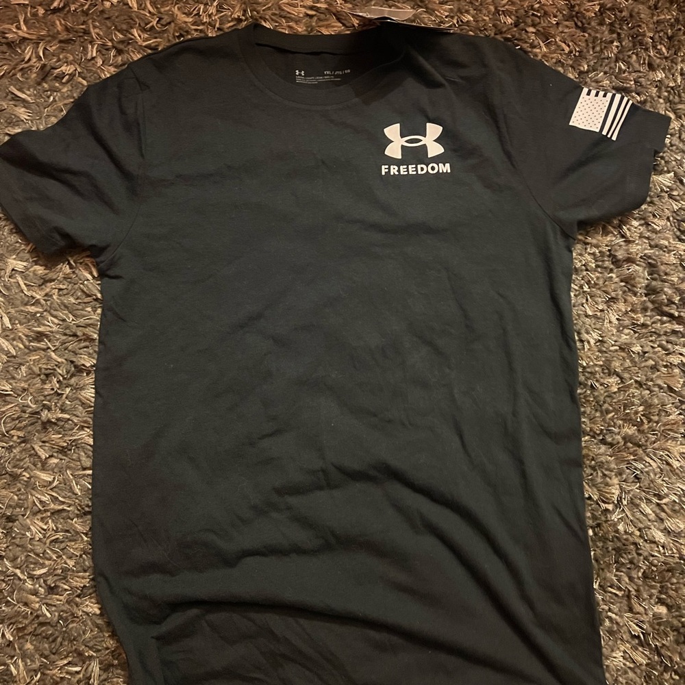 Under Armour Shirt Youth Size XL New With Tags